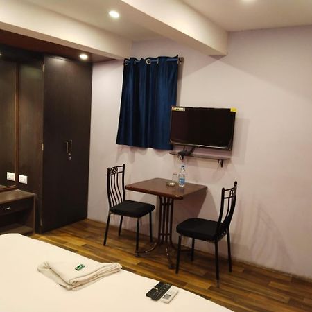 Hotel Ucs Kalkutta Kültér fotó