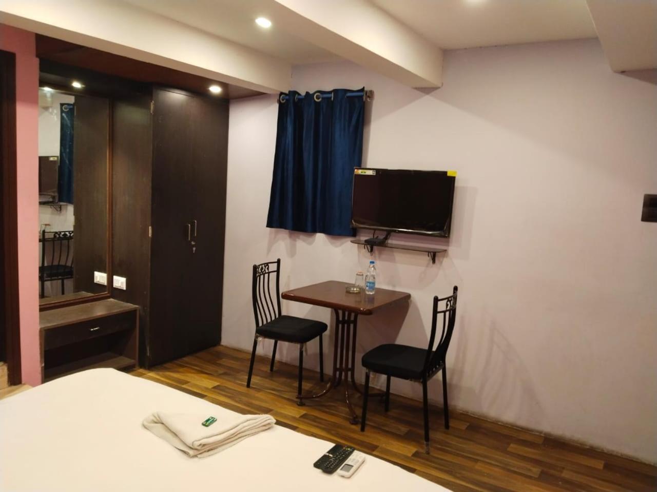 Hotel Ucs Kalkutta Kültér fotó