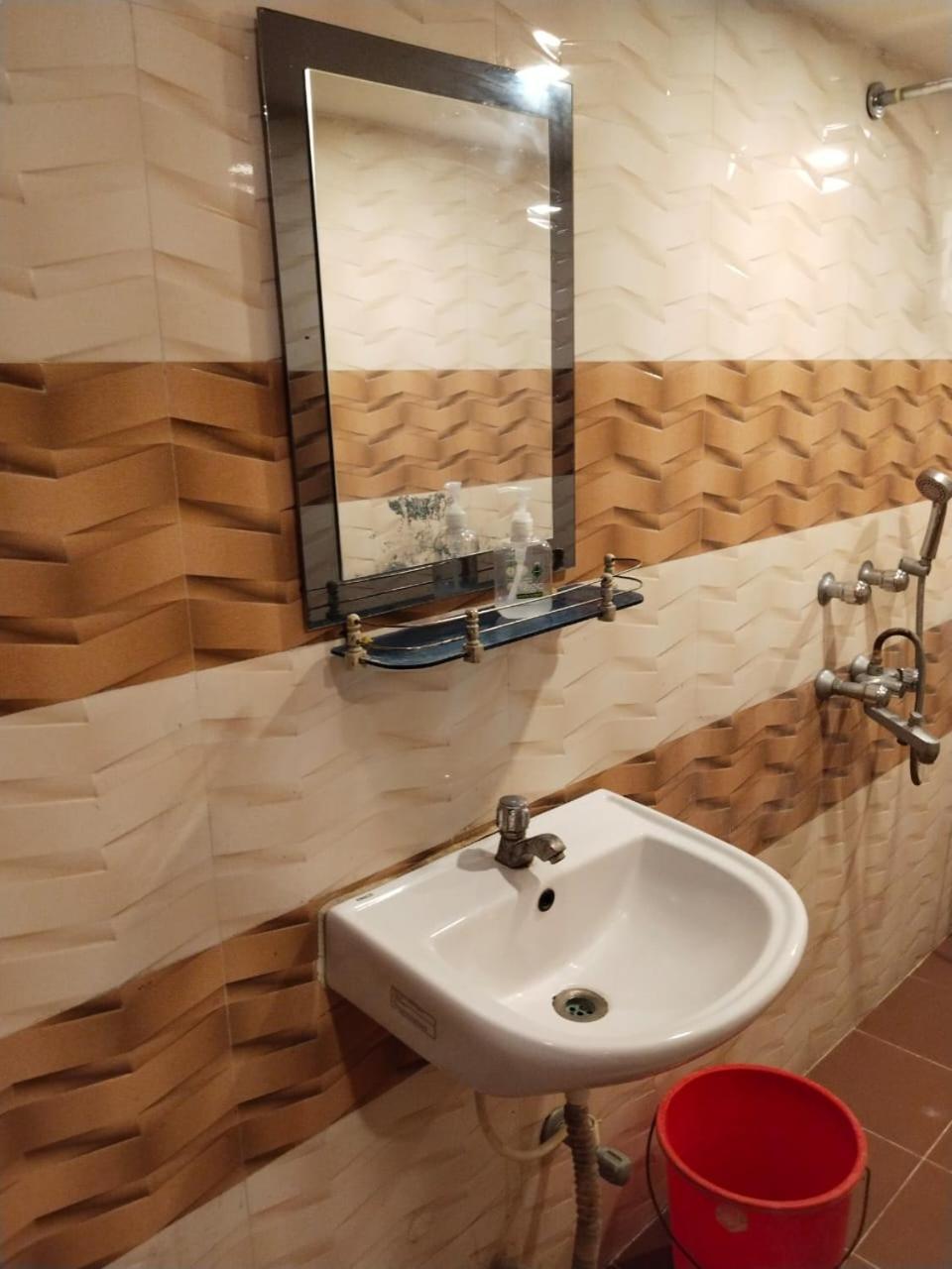 Hotel Ucs Kalkutta Kültér fotó