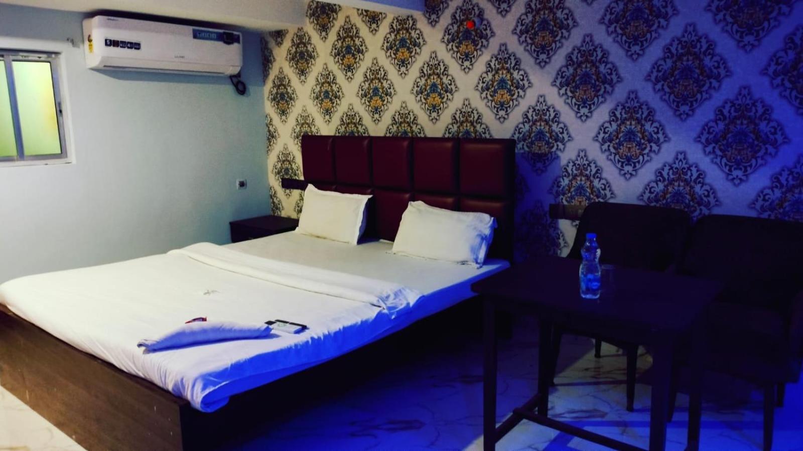 Hotel Ucs Kalkutta Kültér fotó