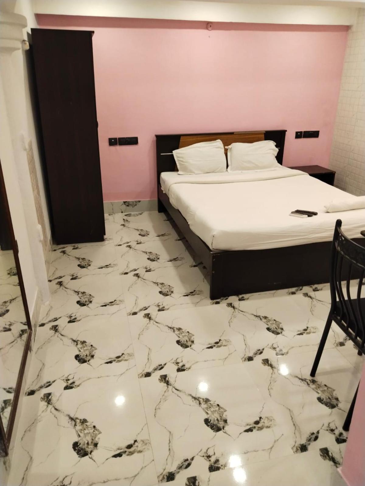 Hotel Ucs Kalkutta Kültér fotó